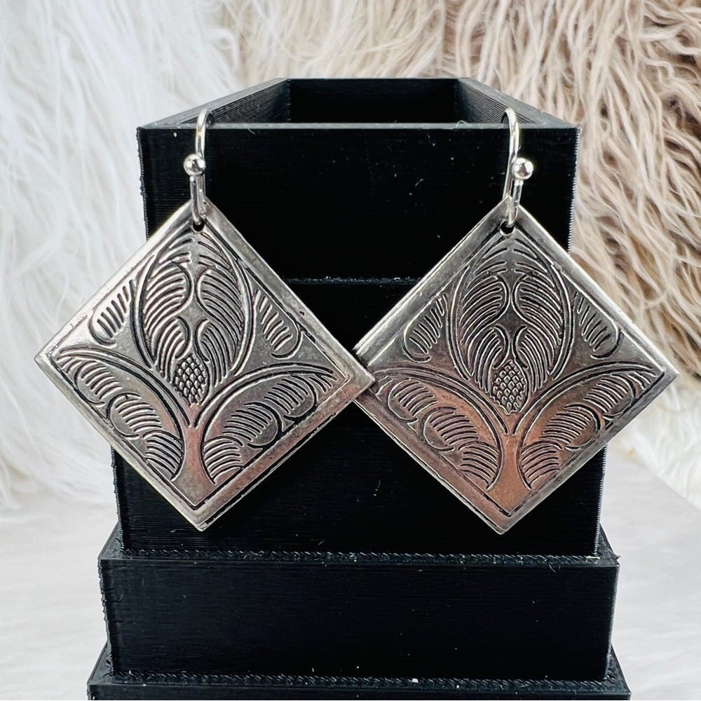 Bohemy Chic Lightweight Silvertone Geometric Pier… - image 2